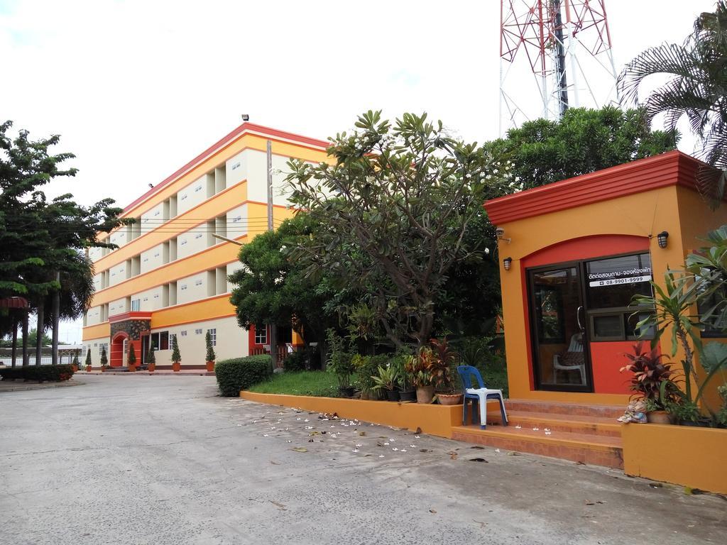 Central Park Hotel Sing Buri Exterior foto