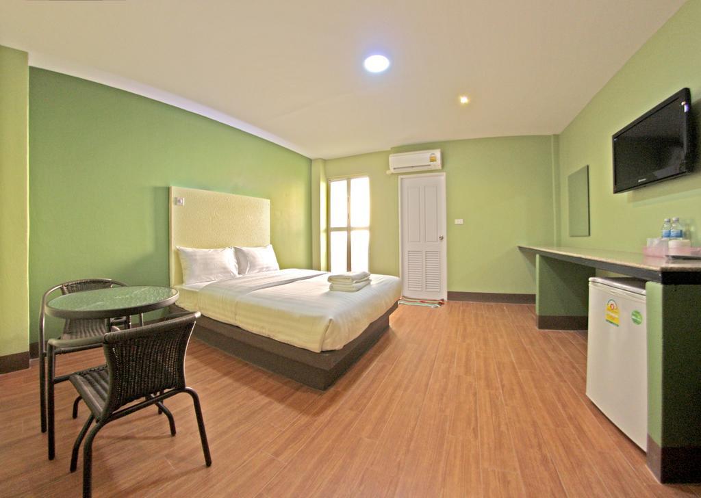 Central Park Hotel Sing Buri Exterior foto
