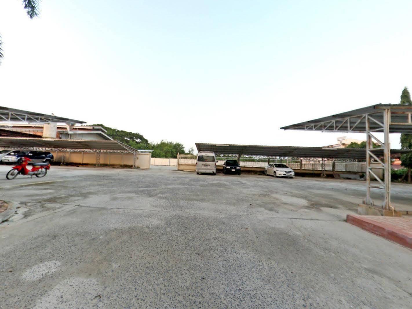 Central Park Hotel Sing Buri Exterior foto