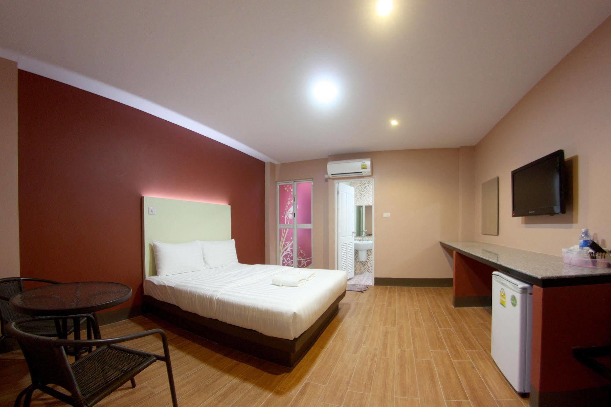 Central Park Hotel Sing Buri Exterior foto
