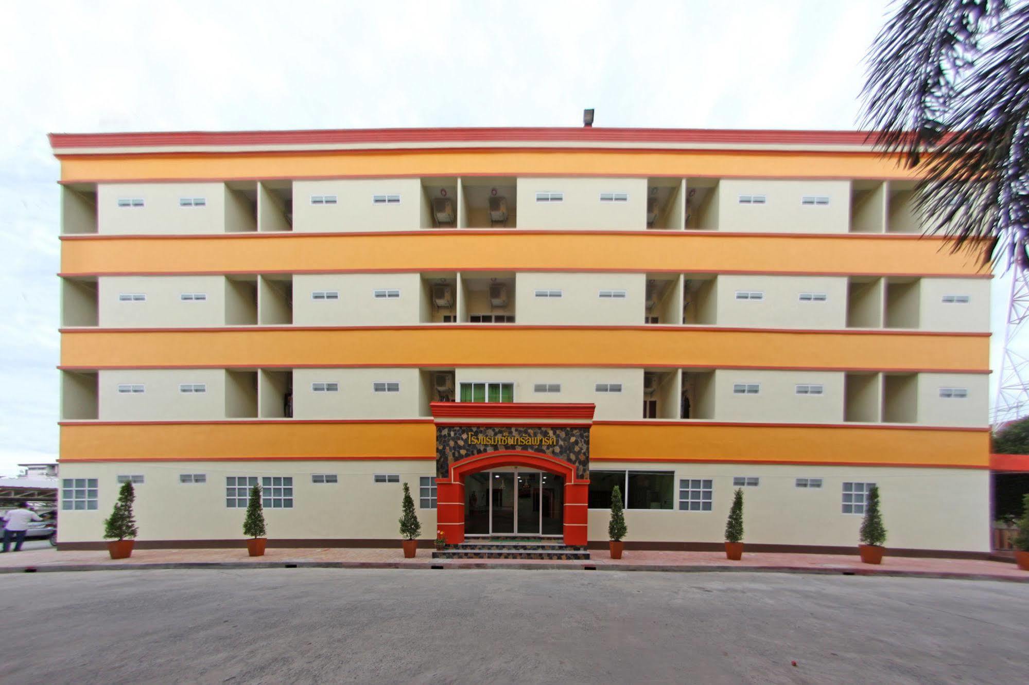 Central Park Hotel Sing Buri Exterior foto