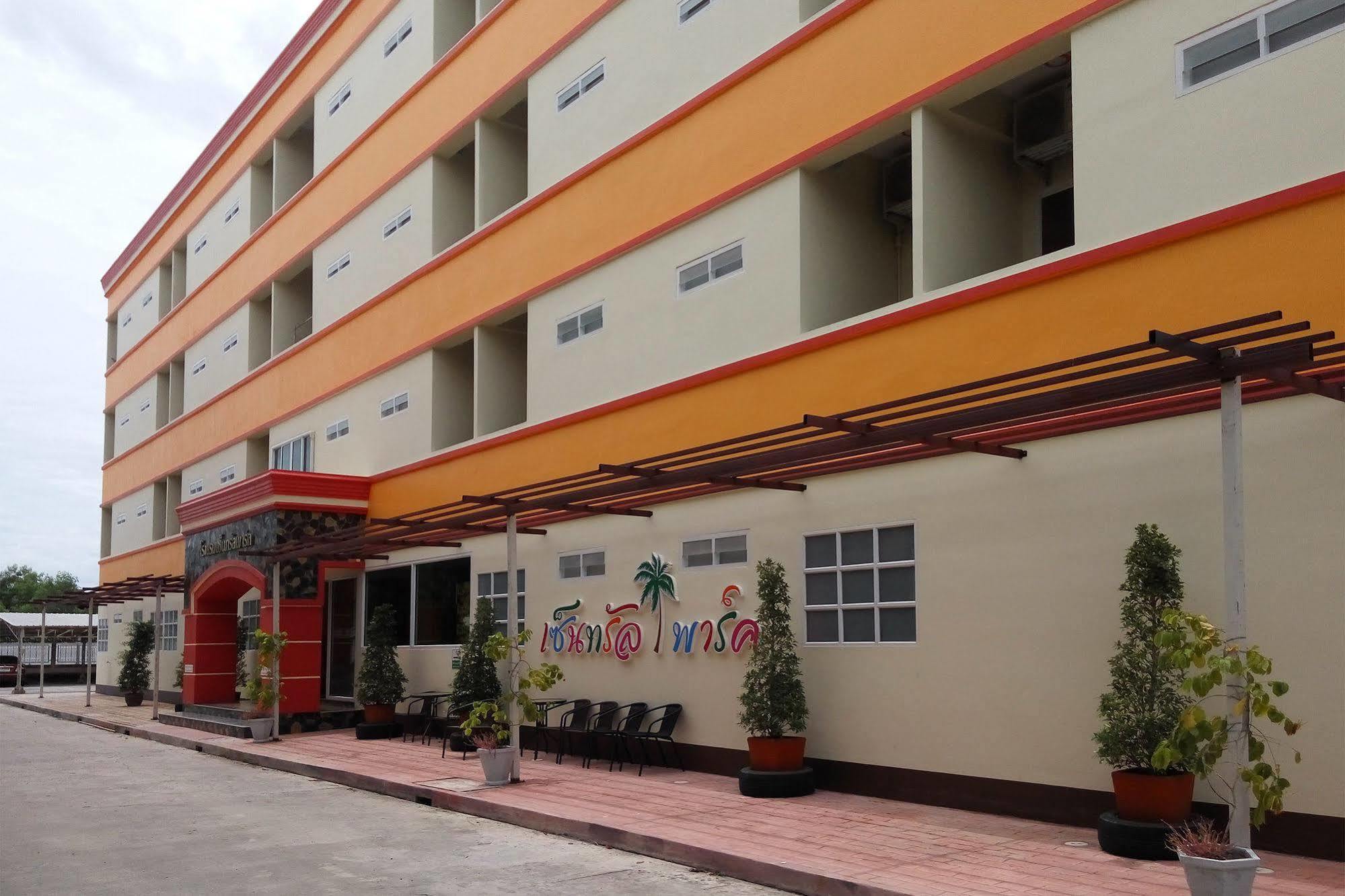 Central Park Hotel Sing Buri Exterior foto